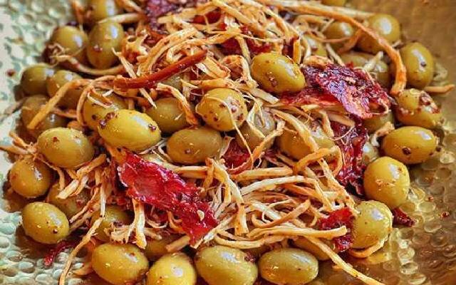 طرز تهیه زیتون پنیر شمالی با نسخه اصلی