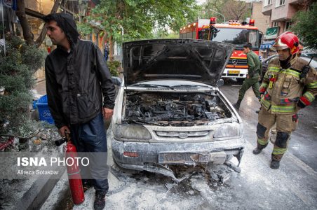 آتش سوزی خودرو در خیابان ابوریحان