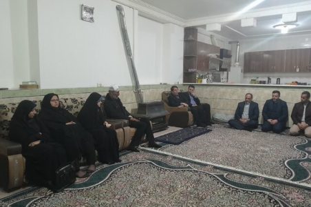 دختر رئیس جمهور با خانواده دانش‌آموزان جانباخته کرمانی دیدار کرد